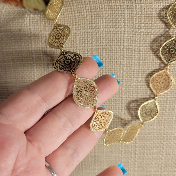 EXPRESS gold Filigree earrings like new. - Picture 6 of 8